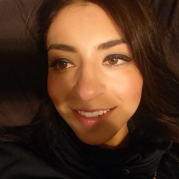 Meet your Posher, Claudia - Picture 1 of 1